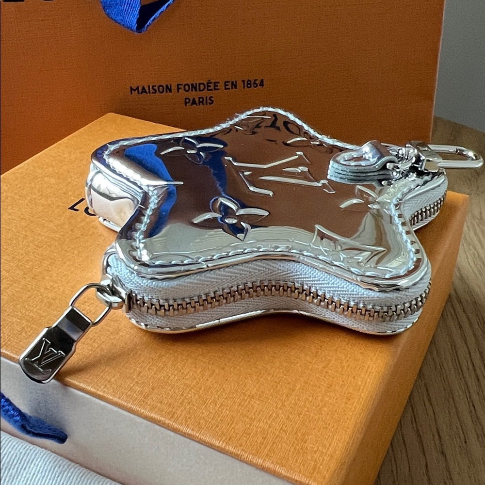 Louis Vuitton Spark Coin Purse Silver Mirror Charm ⭐️ New Ski Collection - Picture 5 of 9